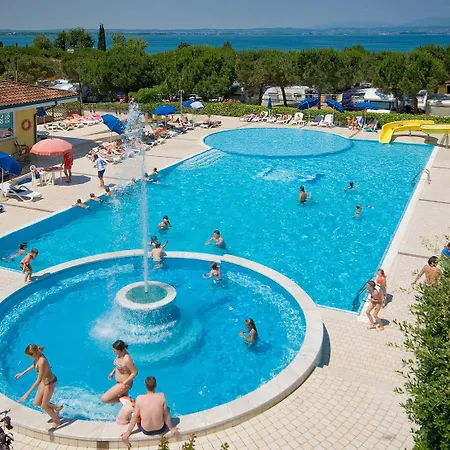 Le Palme & Village אתר קמפינג 3*