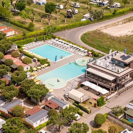 Camping Club Del Sole Le Palme Family Collection