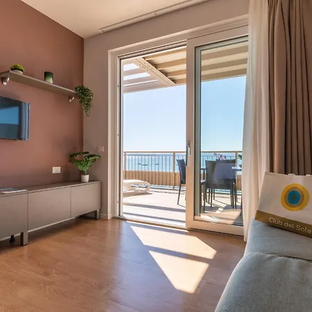Camping Club Del Sole Le Palme Family Collection