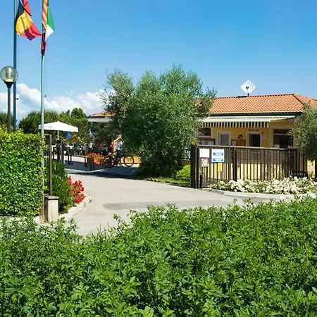 Parque de Campismo Le Palme & Village 3*