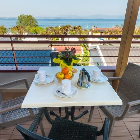 Le Palme & Village 3* Λατζίζε